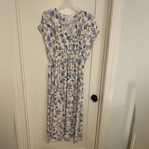 Summery floral breezy gap maternity dress. Size large. Worn once.
